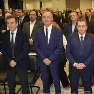 Τελετή ονοματοδοσίας αίθουσας συνεδριάσεων Επιμελητηρίου Βέροιας σε "Απόστολος Βεσυρόπουλος"